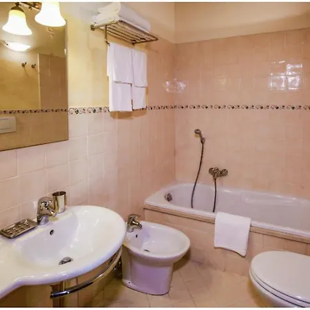 Historic Overlooking Holiday home San Gimignano